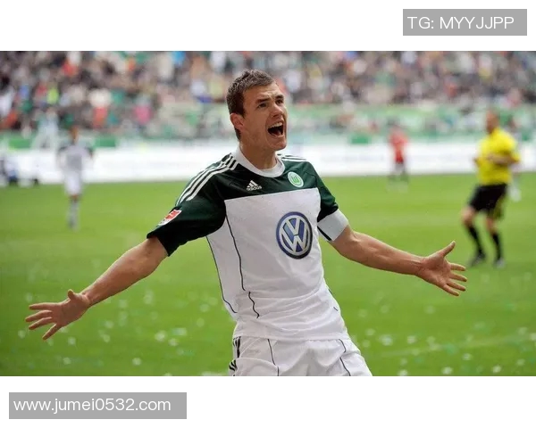 黄强足球生涯回顾与展望对话分享职业生涯的点滴与感悟