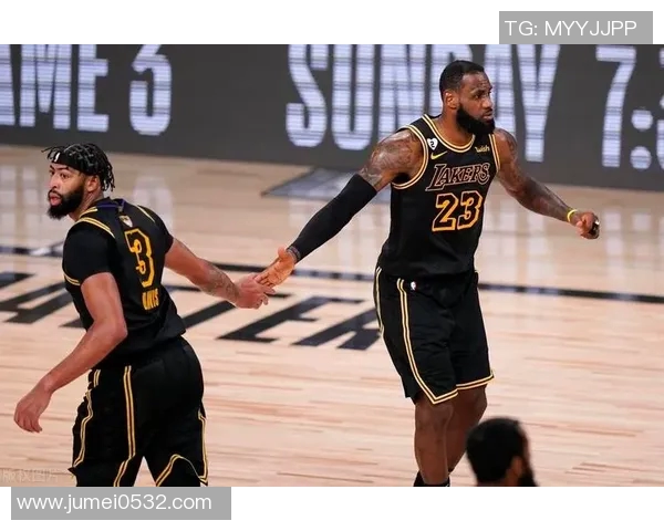 湖人对热火精彩对决录像回放11月19日比赛全程回顾与分析