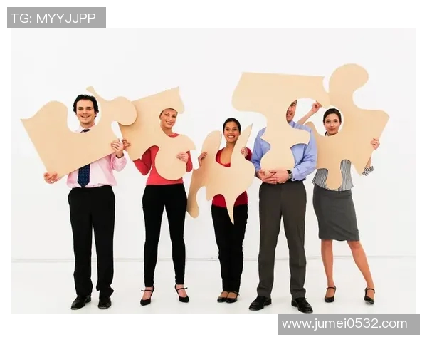 青年赛点评：FPX展现出色节奏掌控力与团队协作能力的精彩表现