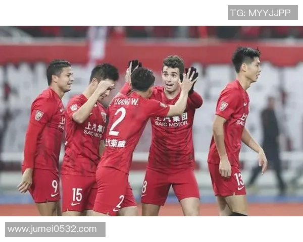 上港队与江苏苏宁激战正酣比分悬念引发球迷热议